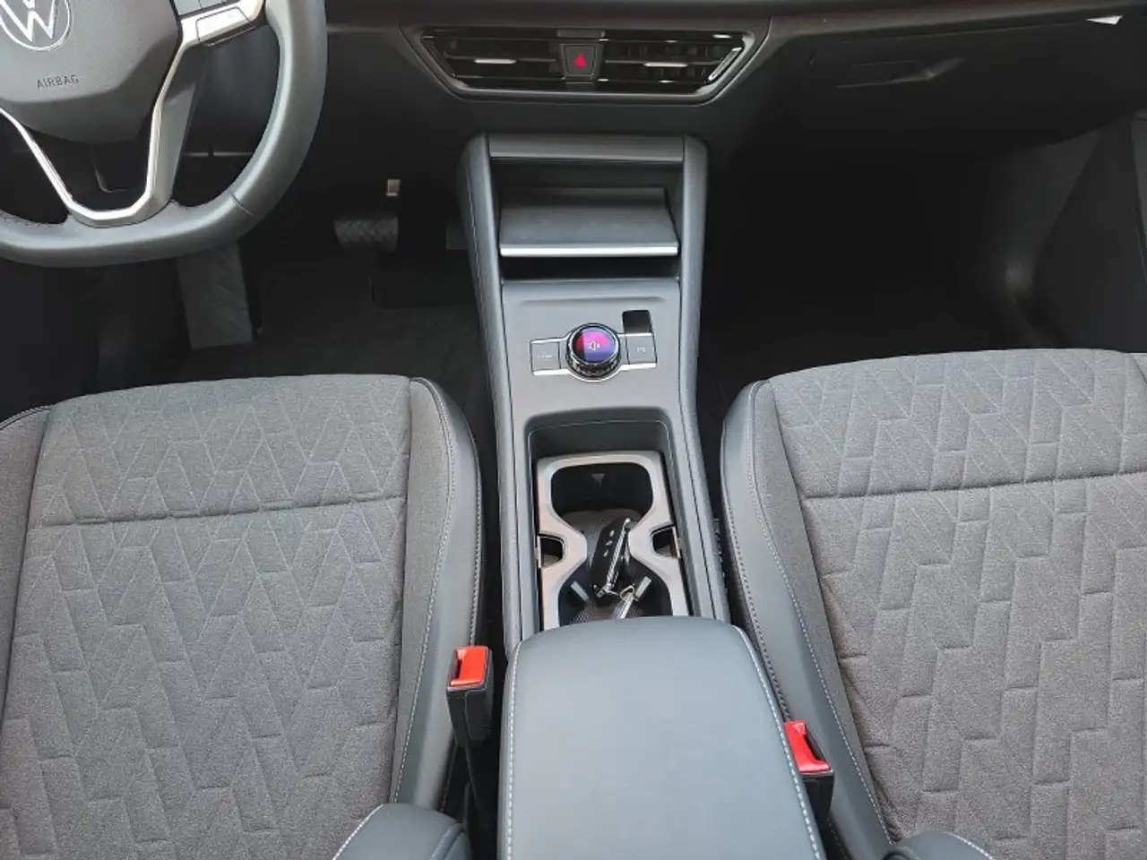 Volkswagen Tiguan 2,0TDI DSG Kamera/LED/ACC/App Connect ** 12