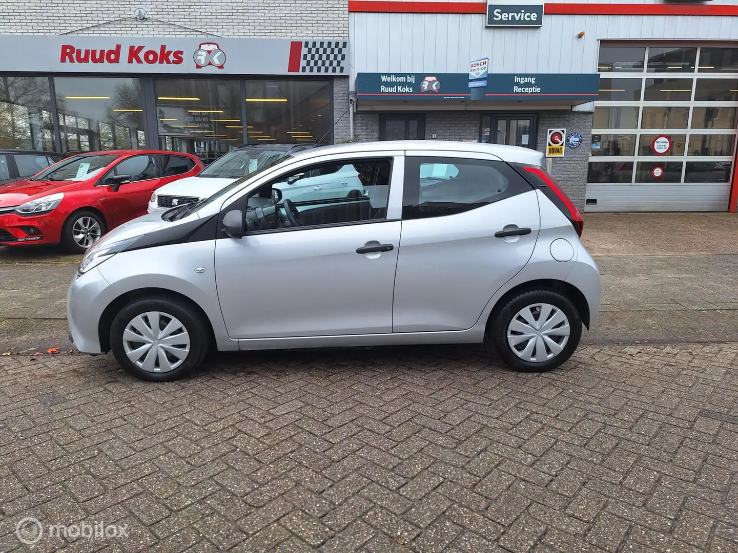 Toyota Aygo 1.0 VVT-i x-FUN Grau - 2