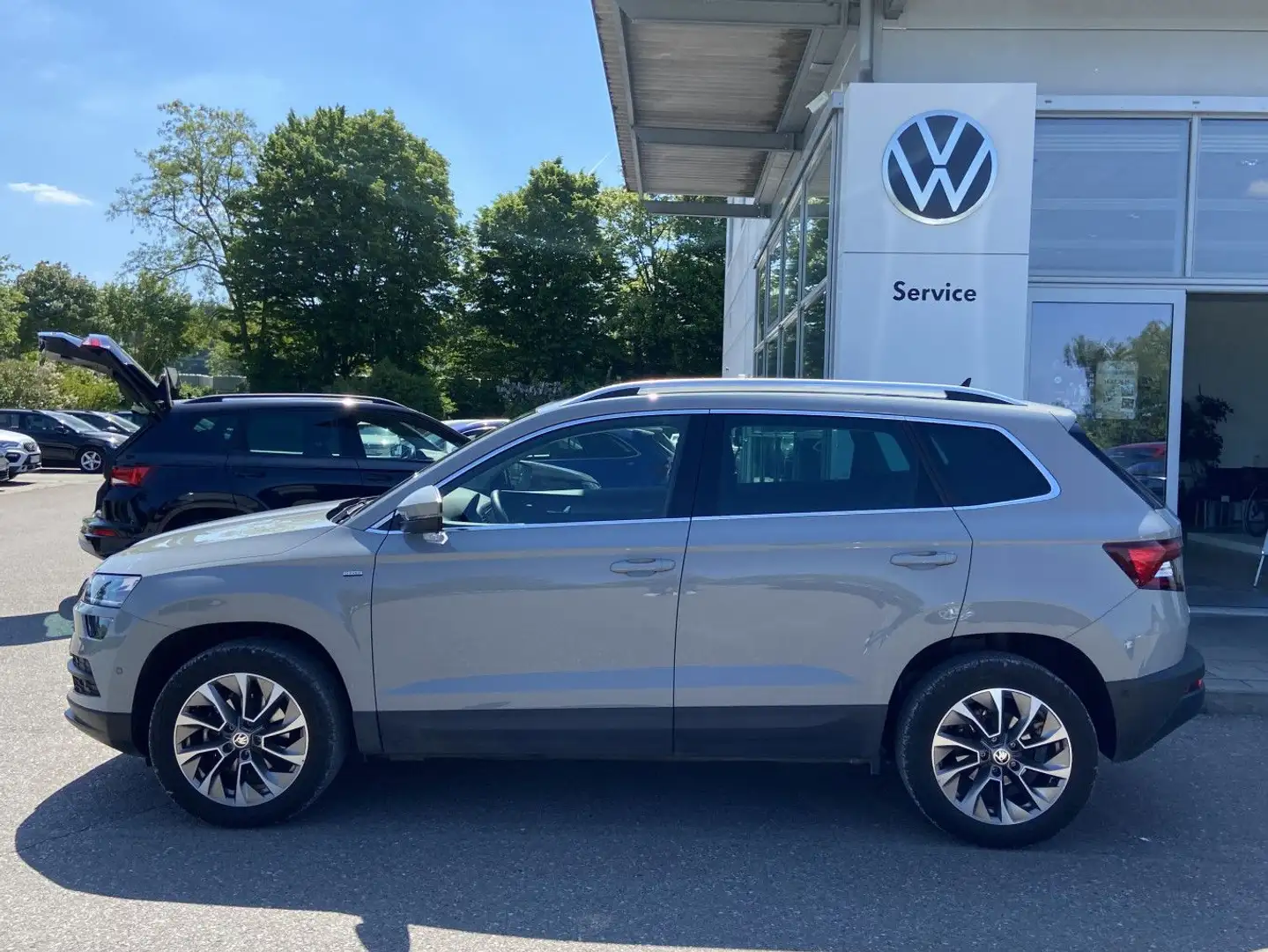 Skoda Karoq 1.5 TSI CLEVER 17"+CANTON+NAVI-COLUMBUS+LE Grau - 2