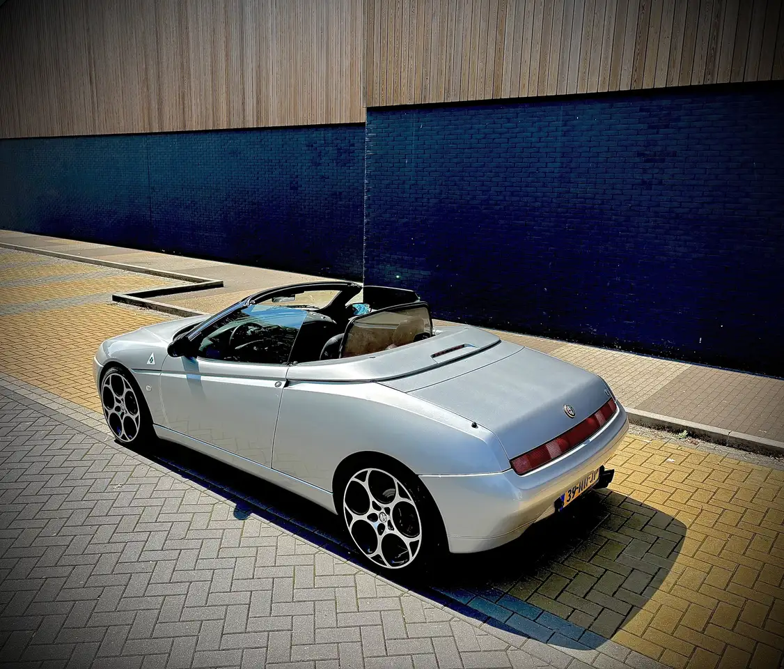 Alfa Romeo Spider 2.0 Twin Spark L, foto 2
