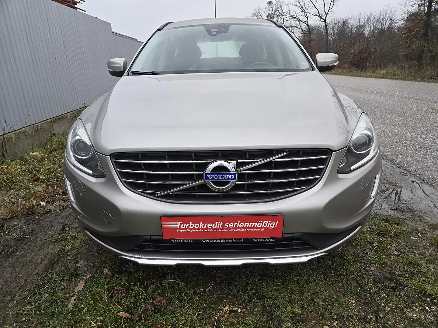 Volvo XC60 D4 Kinetic Geartronic Grau - 2