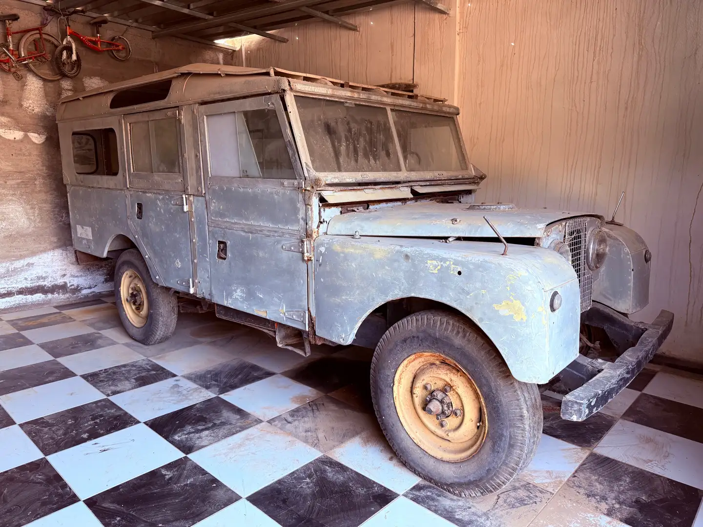 Land Rover Series 107 SW Сірий - 1