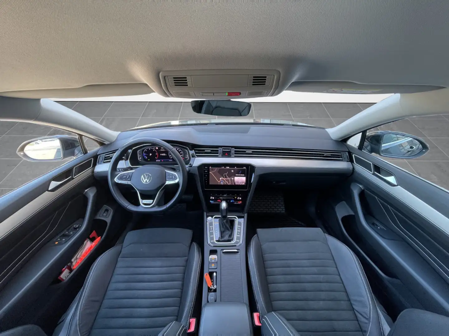 Volkswagen Passat Variant 2.0 TDI Elegance DSG+4M+MATRIX+NAV Schwarz - 2