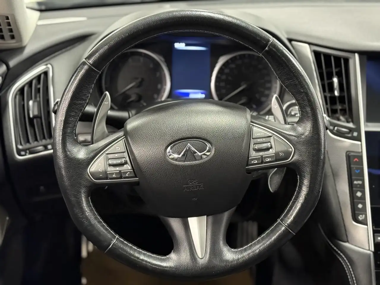 Infiniti Q50 снимка Infiniti Q50