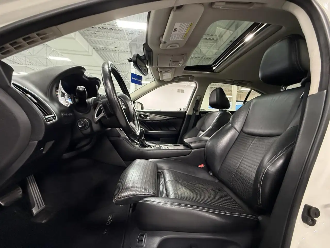 Infiniti Q50 снимка Infiniti Q50