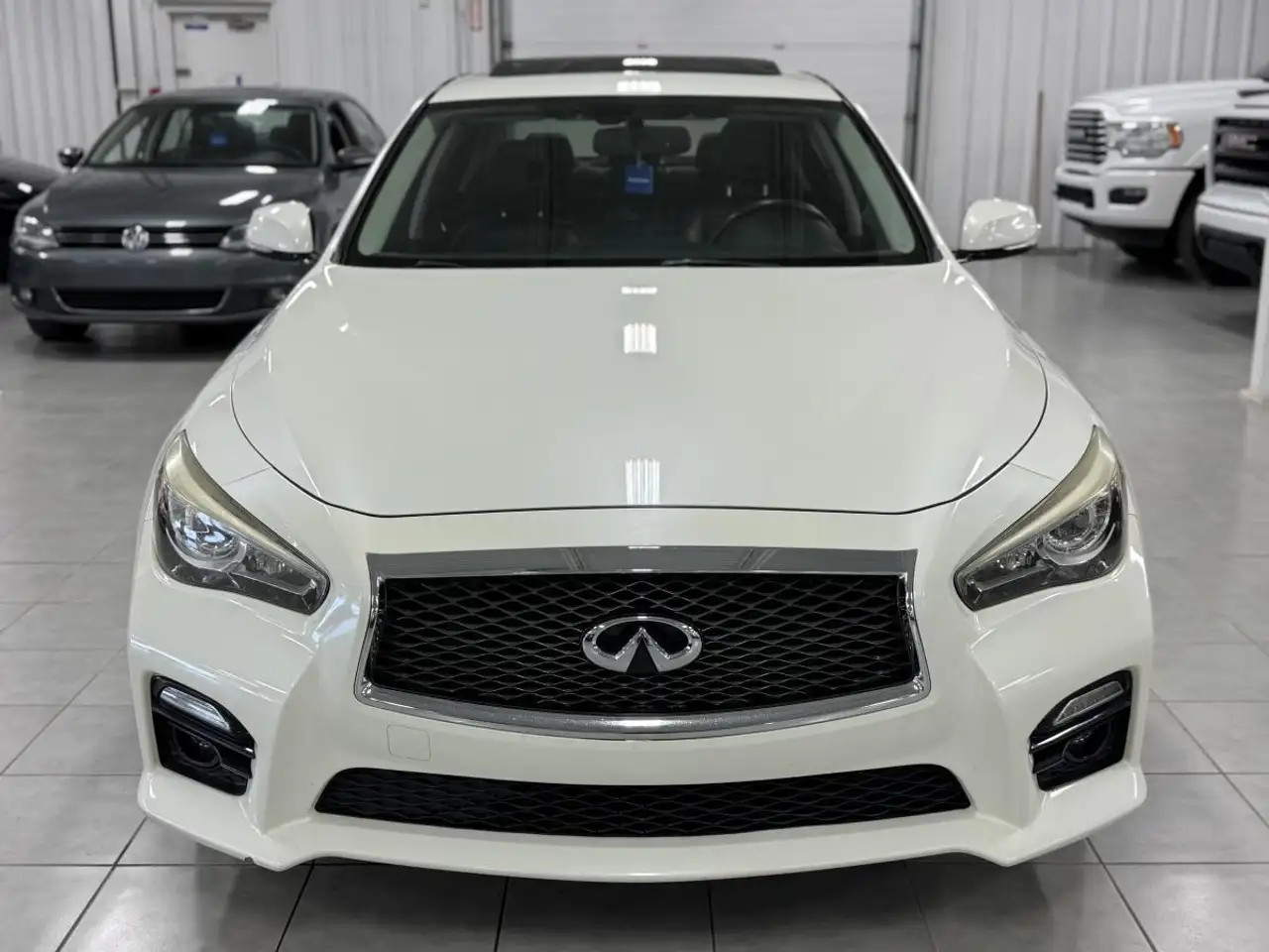 Infiniti Q50 снимка Infiniti Q50