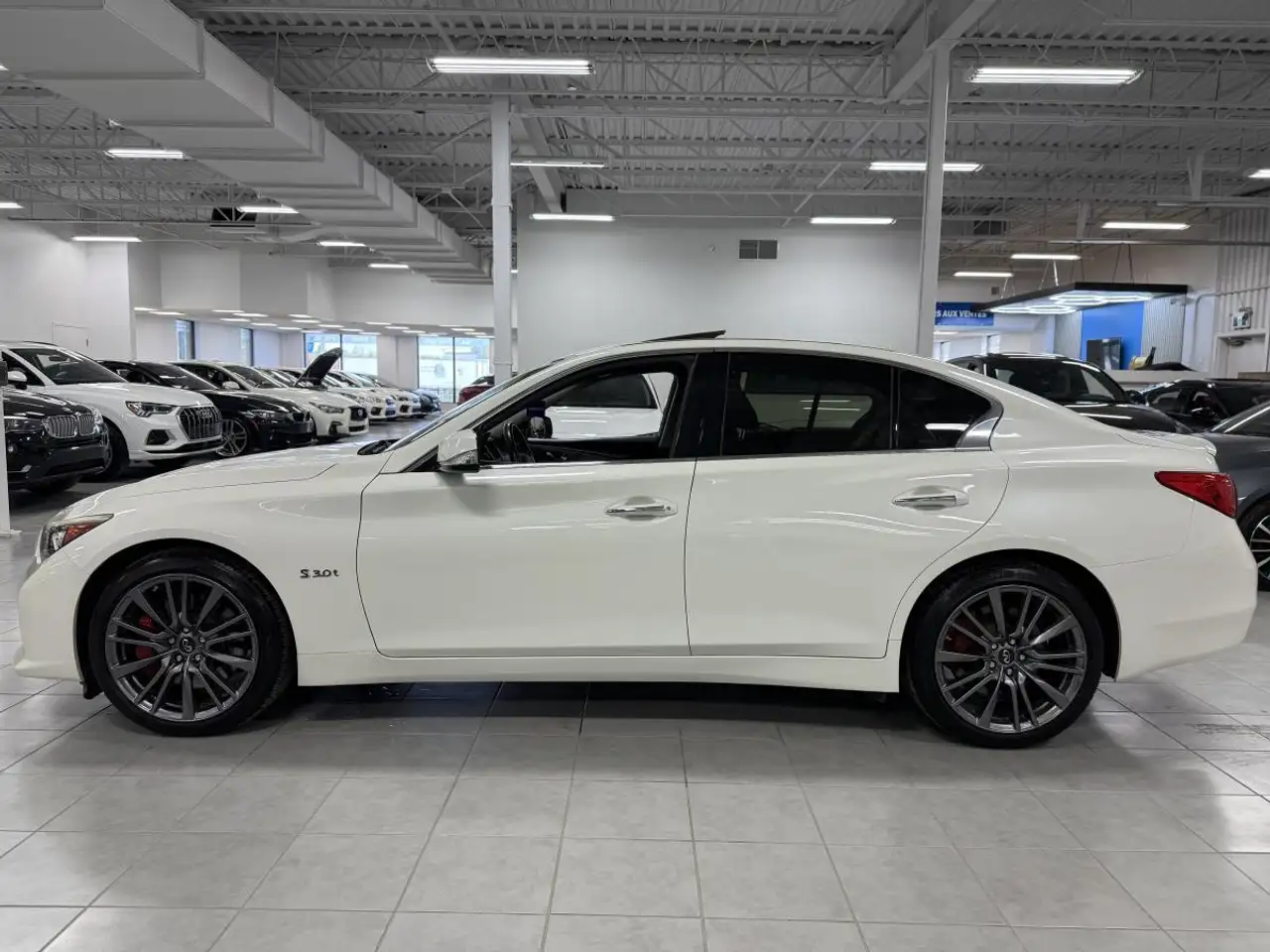 Infiniti Q50 снимка Infiniti Q50