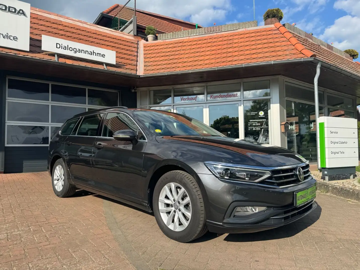 Volkswagen Passat Variant TDI DSG Business/LED Navi Grau - 2