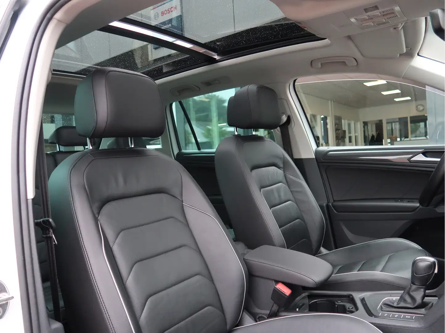 Volkswagen Tiguan 1.5 TSI ACT Highline | panorama | trekhaak | leder Blanc - 2