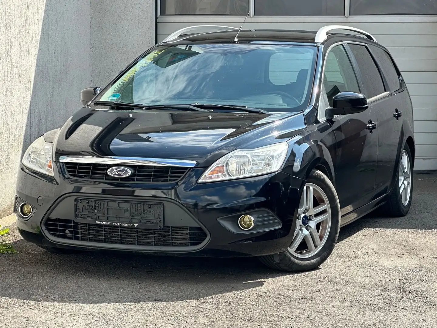 Ford Focus Turnier 1.6 TDCi*KLIMA*AHK*ALU*ZV*EURO5* Schwarz - 1