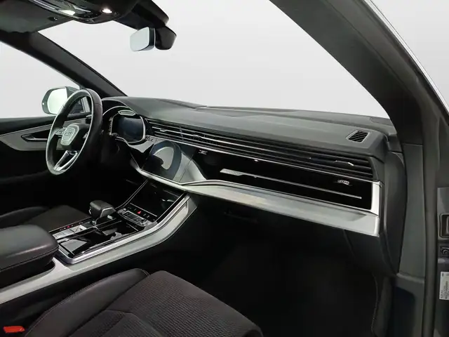 Audi Q8 view 13