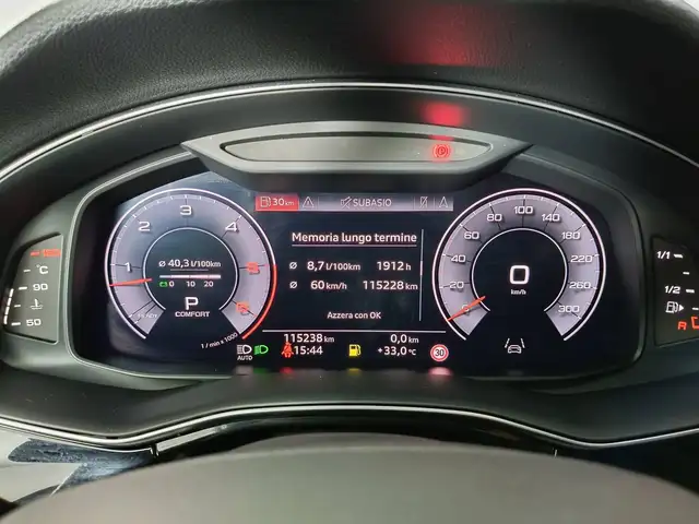 Audi Q8 view 15