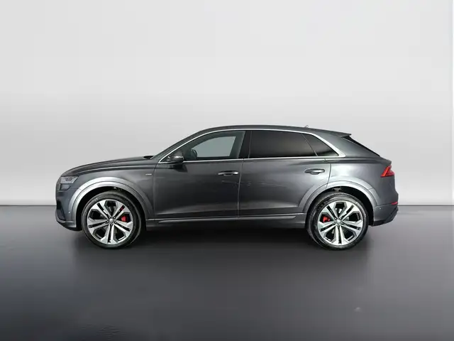 Audi Q8 view 3