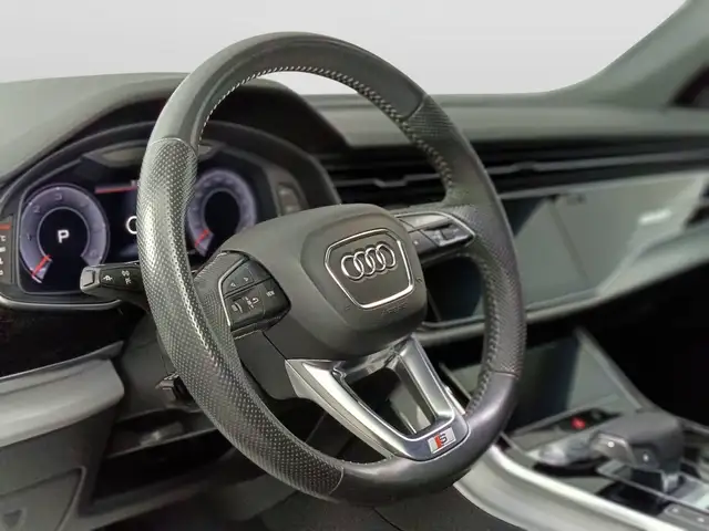 Audi Q8 view 14