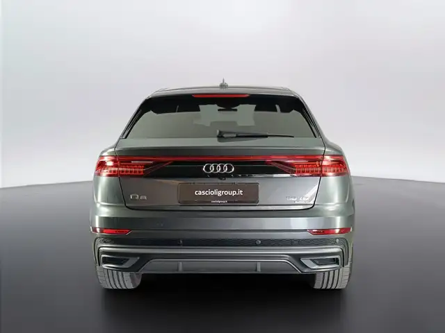 Audi Q8 view 5