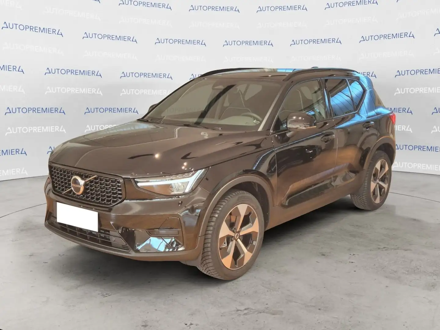Volvo XC40 B3 automatico Plus Dark Nero - 1