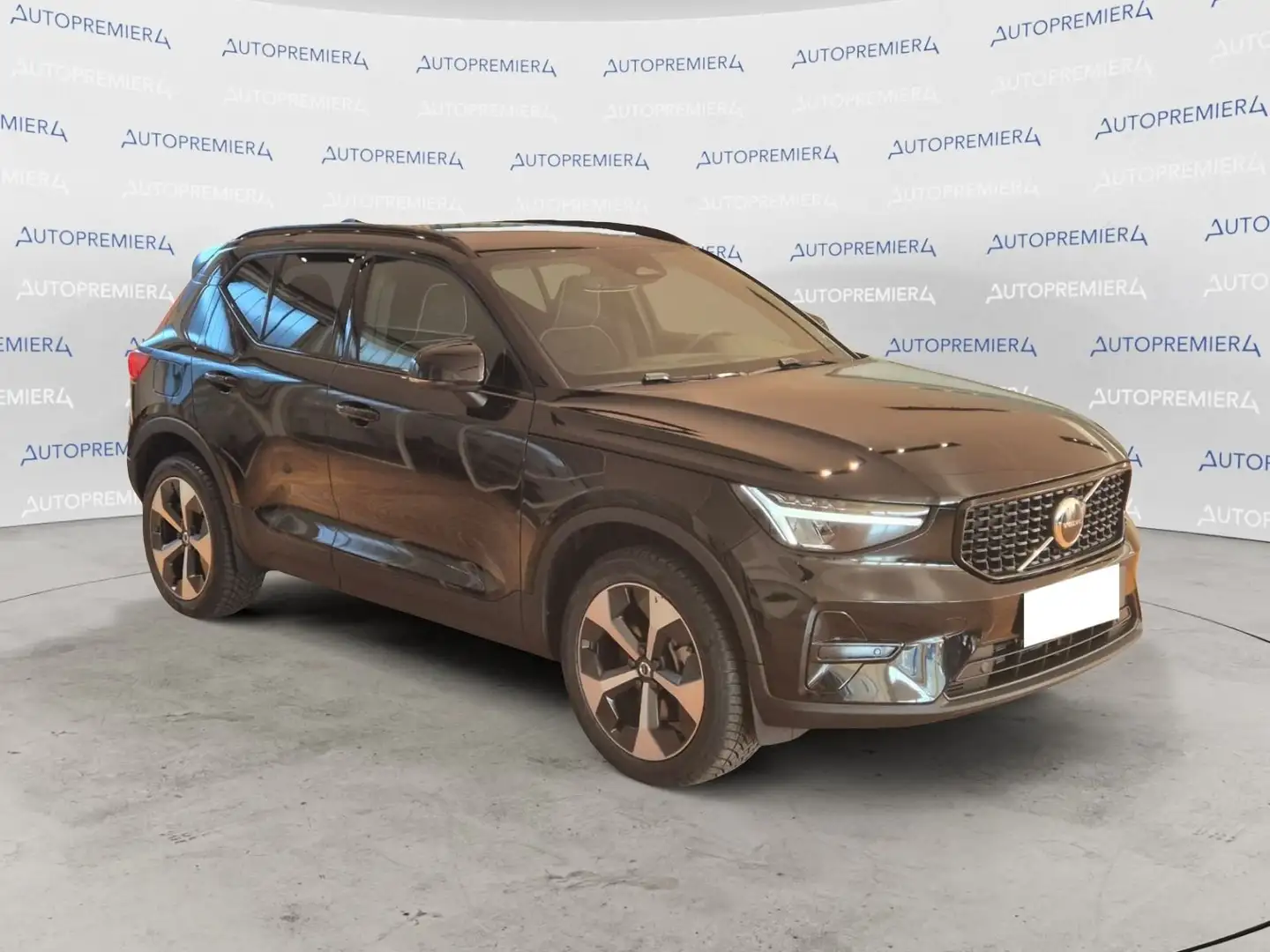 Volvo XC40 B3 automatico Plus Dark Nero - 2