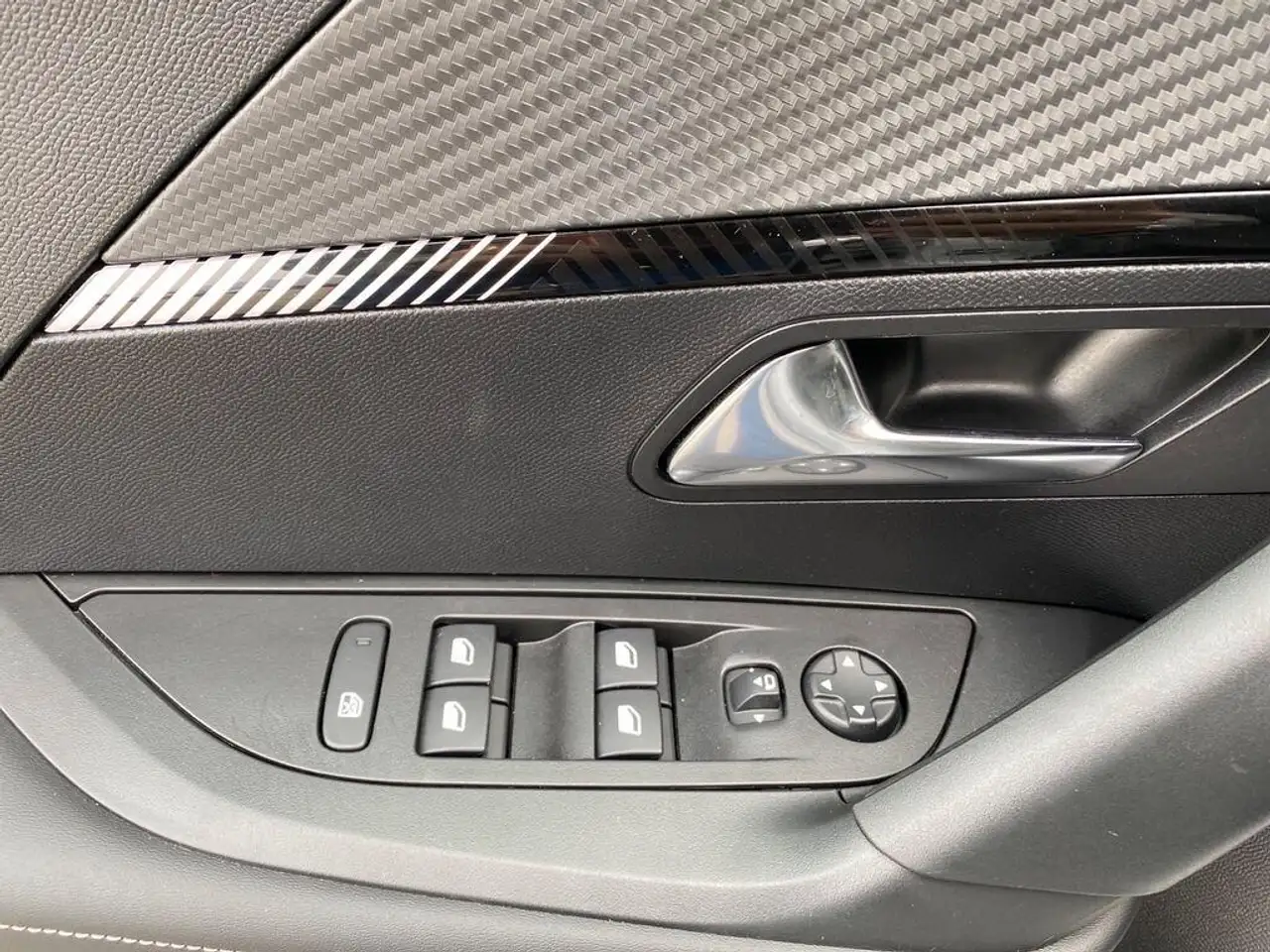 Peugeot e-2008 2008 54 kWh Allure - PROMO 23