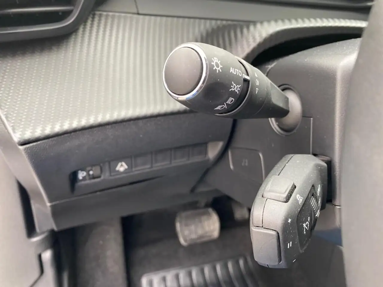 Peugeot e-2008 2008 54 kWh Allure - PROMO 17
