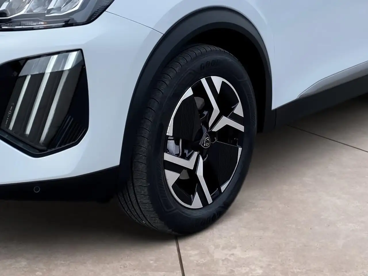 Peugeot e-2008 2008 54 kWh Allure - PROMO 15
