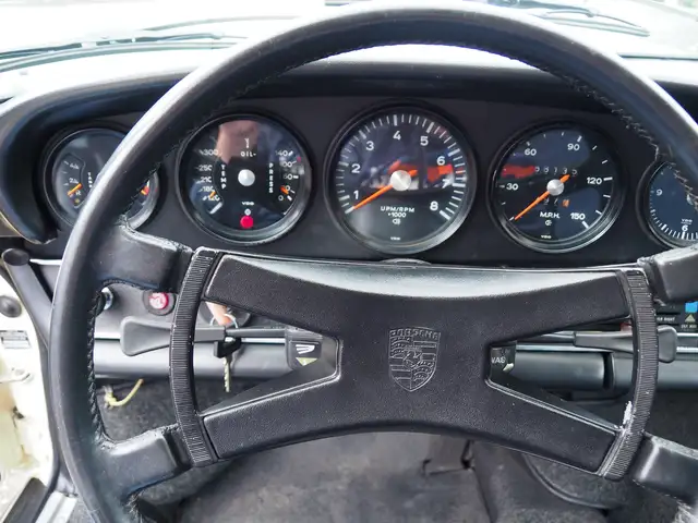 Porsche 911 view 14