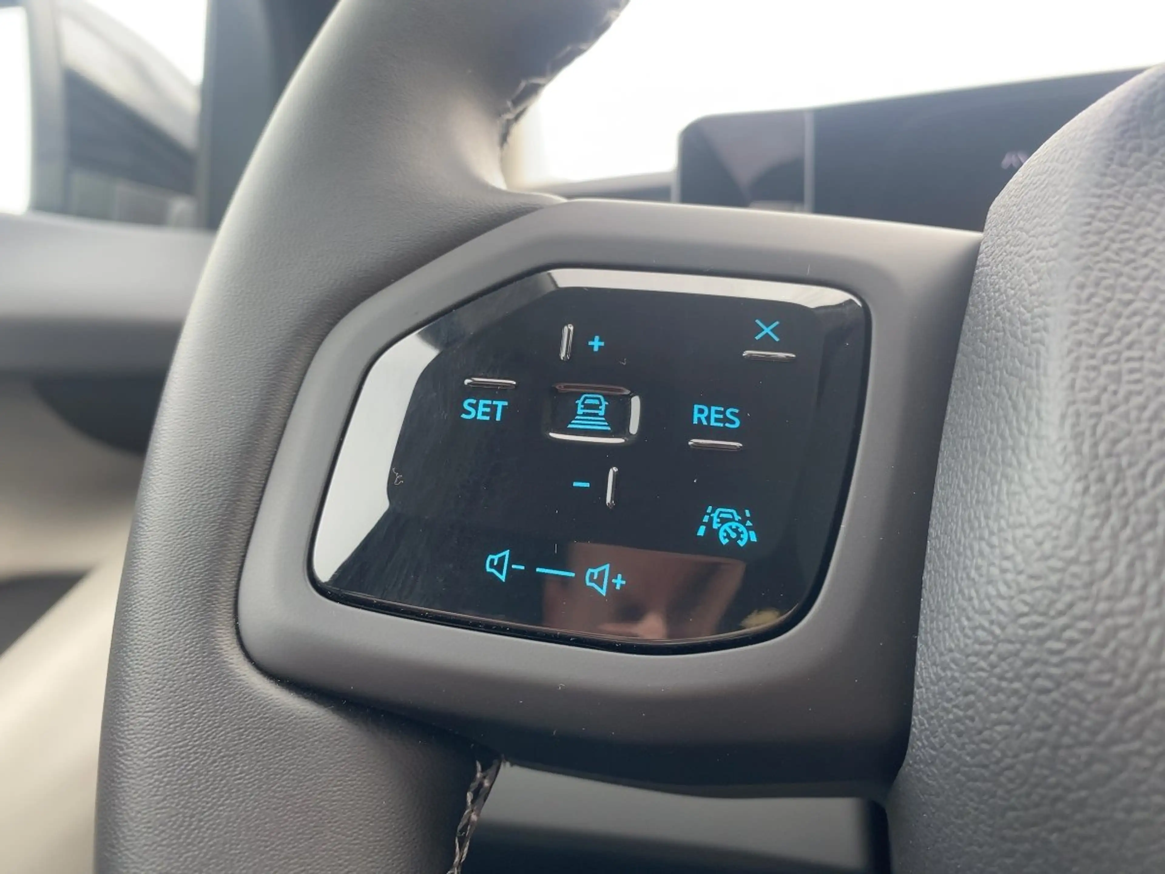 Ford Explorer PREMIUM 77kwh *AHK*Standhzg.*Kamera 360* — photo 9