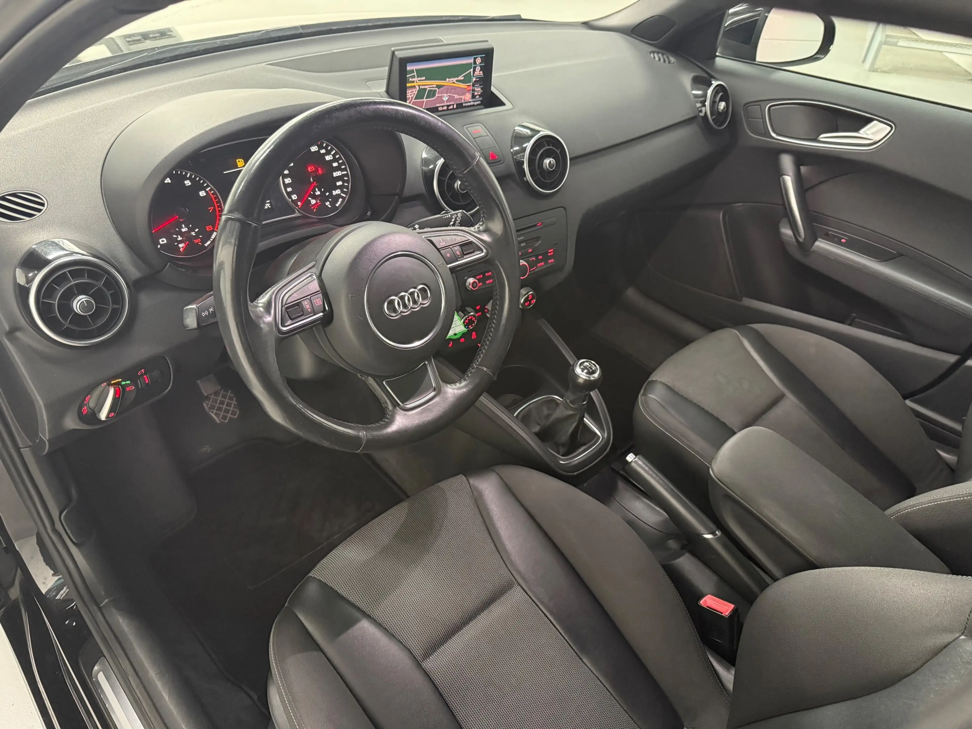 Audi A1 Sportback 1.4 TFSI Ambition Xenon Navi Pdc Clima — photo 6