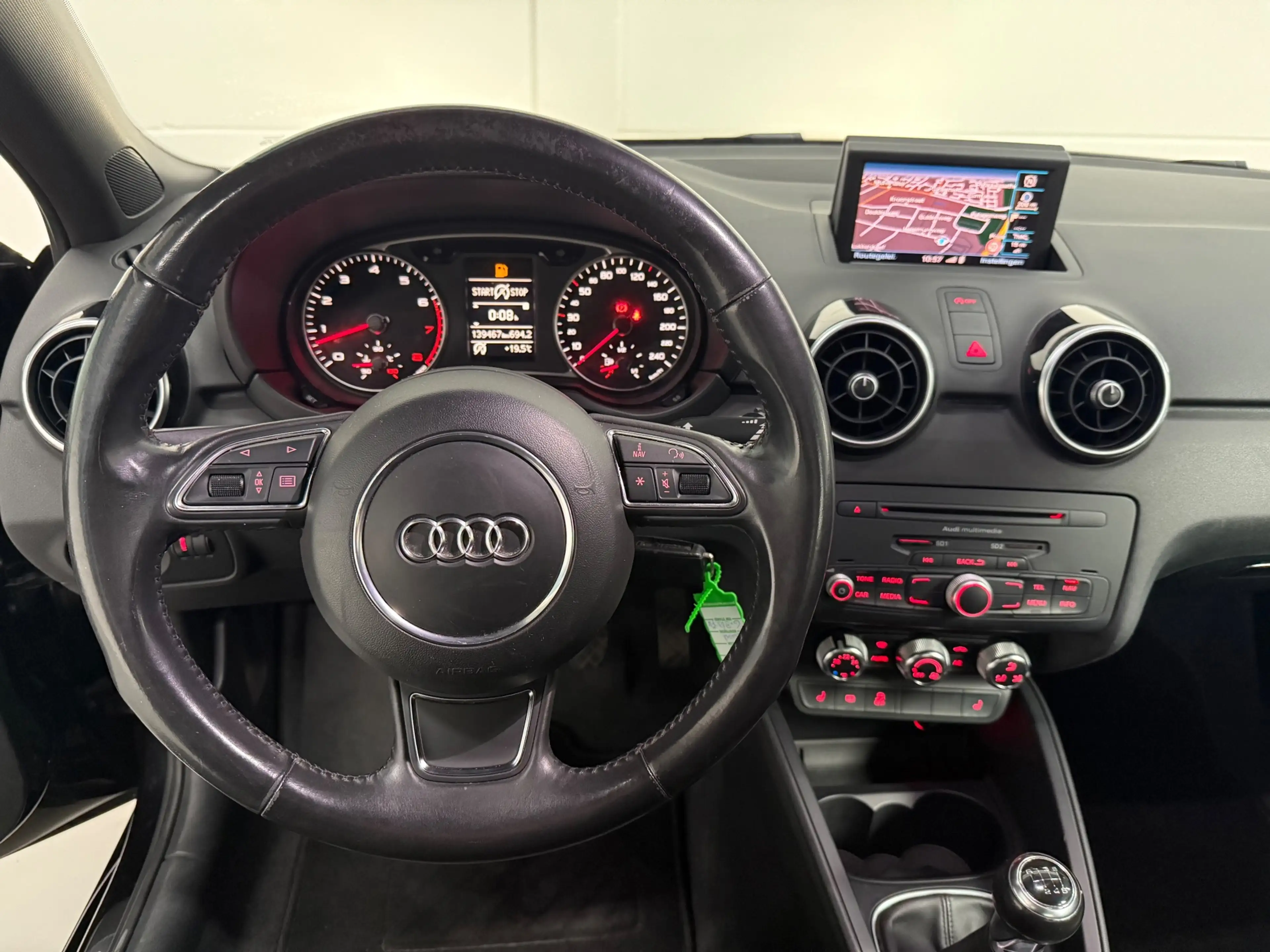 Audi A1 Sportback 1.4 TFSI Ambition Xenon Navi Pdc Clima — photo 8