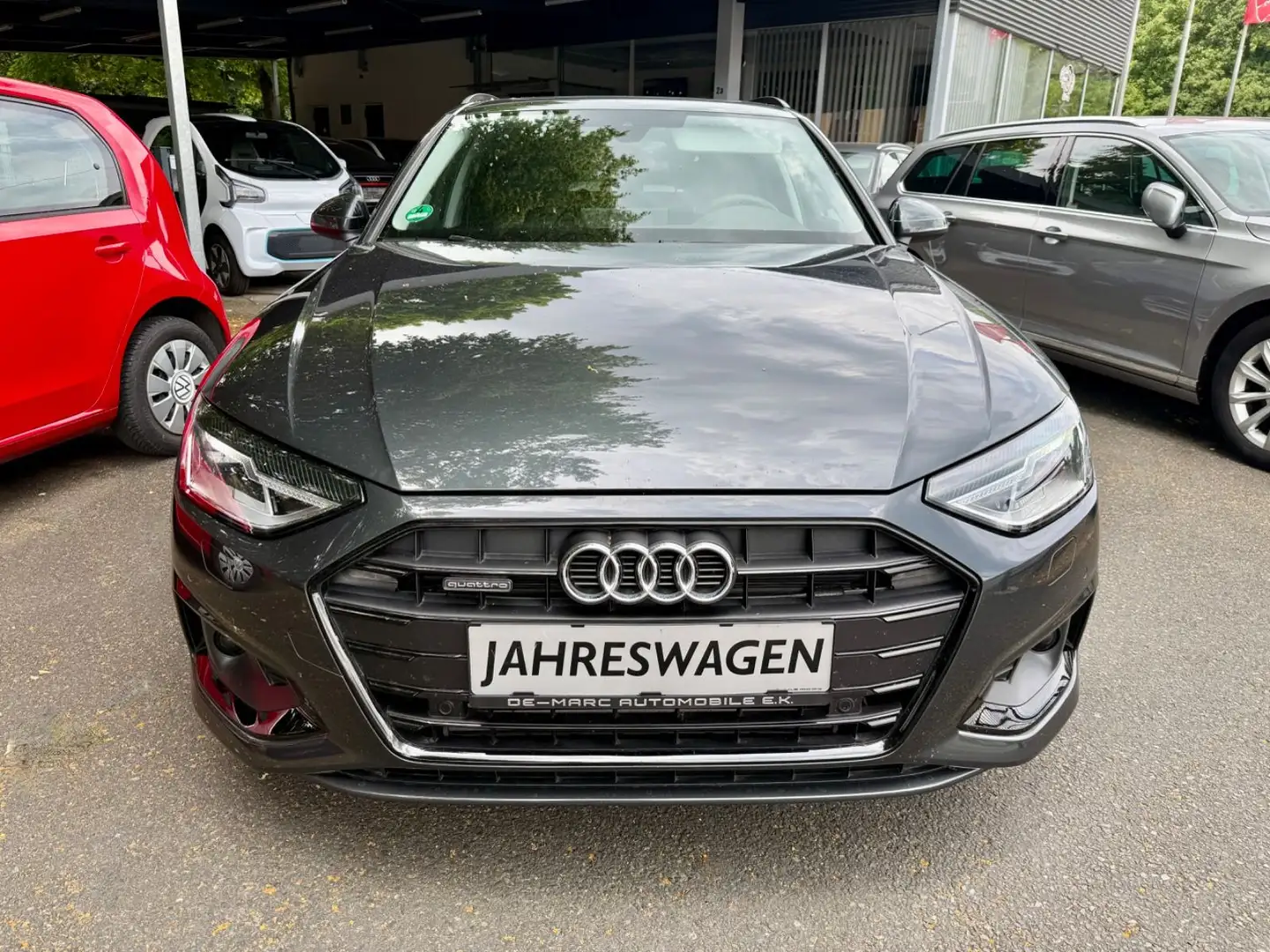 Audi A4 Avant 40 TFSI quattro advanced Pano AHK Leder Grau - 2