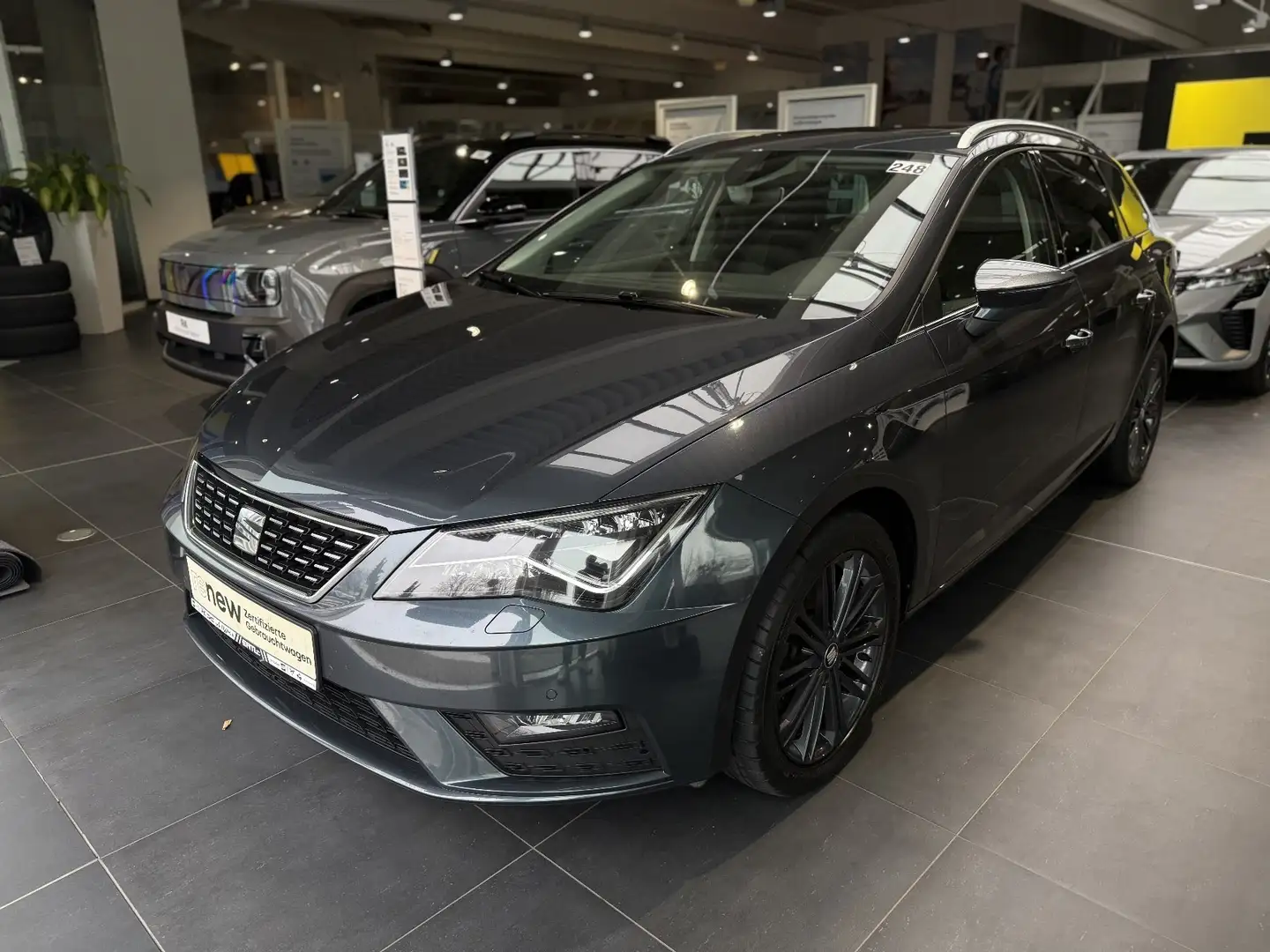 SEAT Leon Sportstourer 2.0 TDI DSG Xcellence Gris - 1