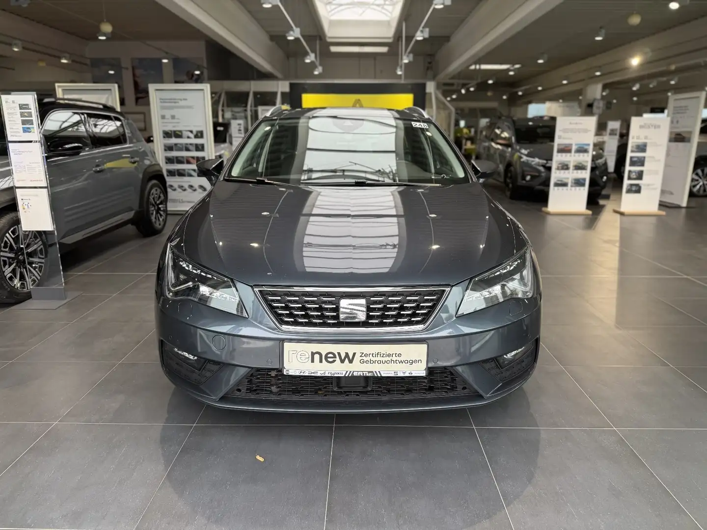 SEAT Leon Sportstourer 2.0 TDI DSG Xcellence Gris - 2