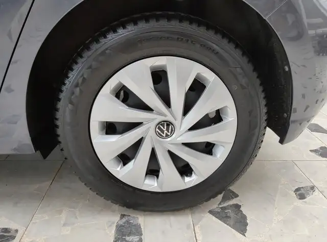 Volkswagen Polo view 5