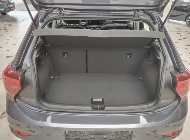 Volkswagen Polo view 9