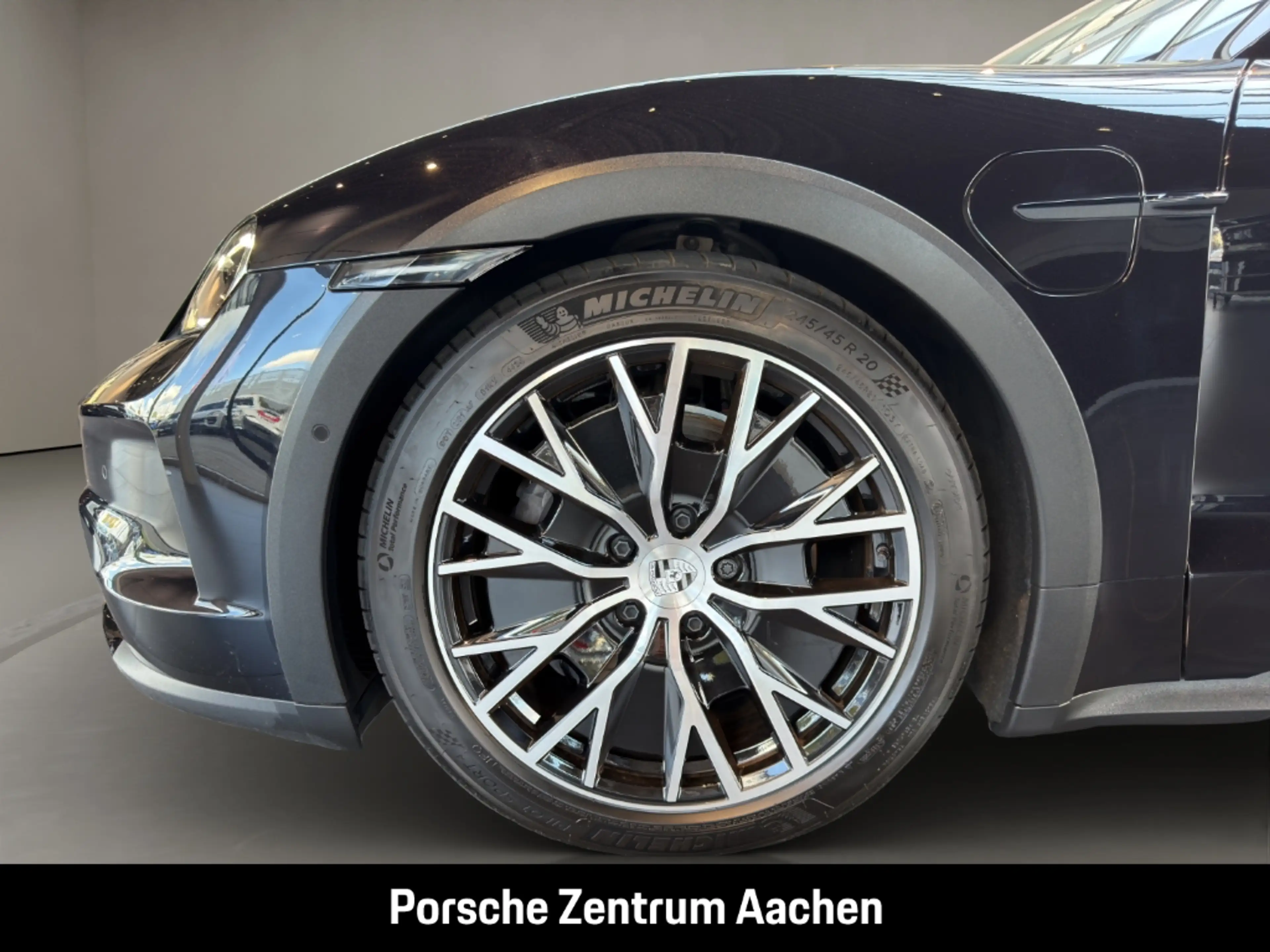 Porsche Taycan 4 Cross Turismo — photo 10