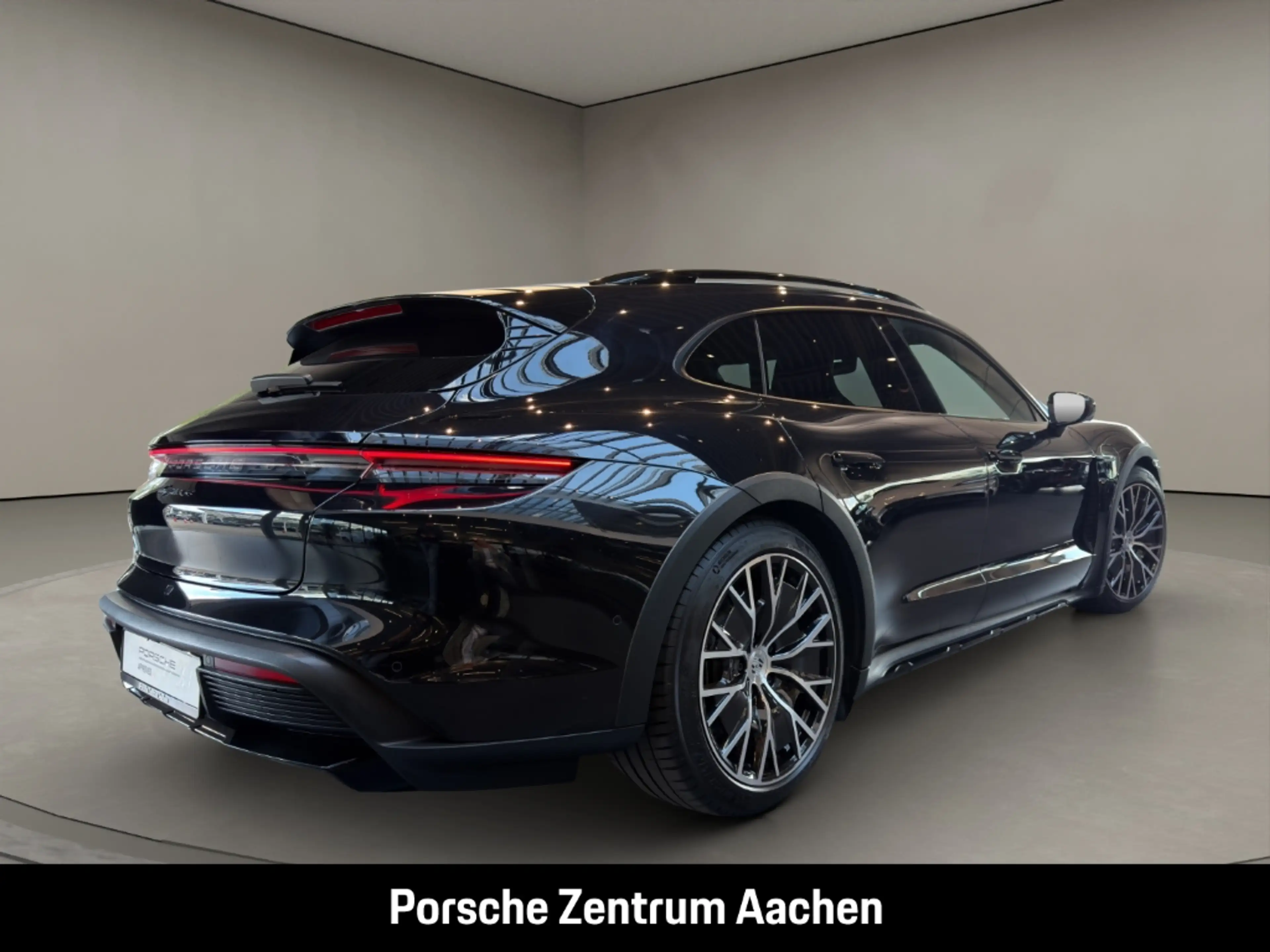 Porsche Taycan 4 Cross Turismo — photo 6