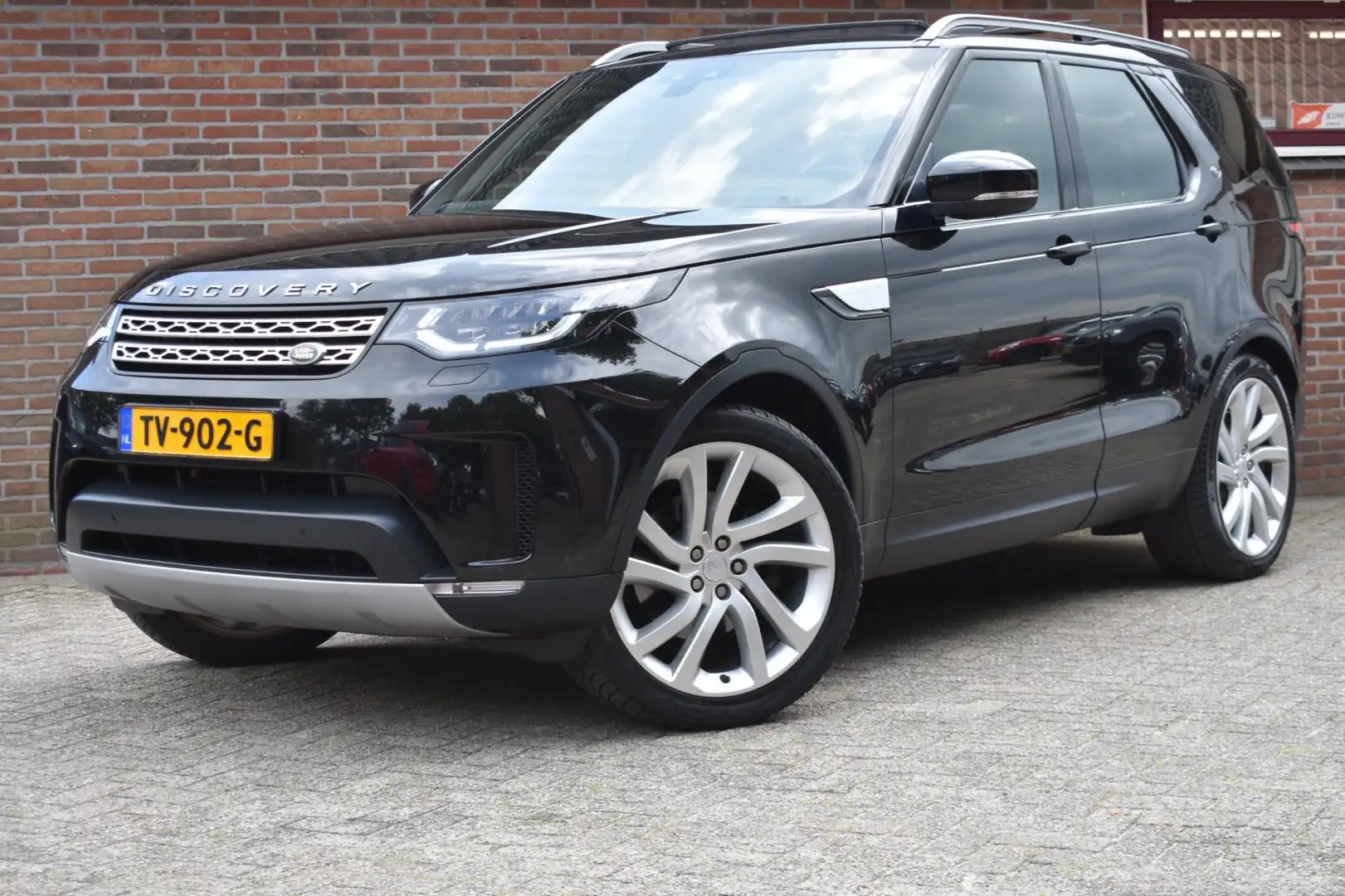 Land Rover Discovery 3.0 Td6 HSE Luxury 7p. '18 Pano Leder LED Clima Na Zwart - 1