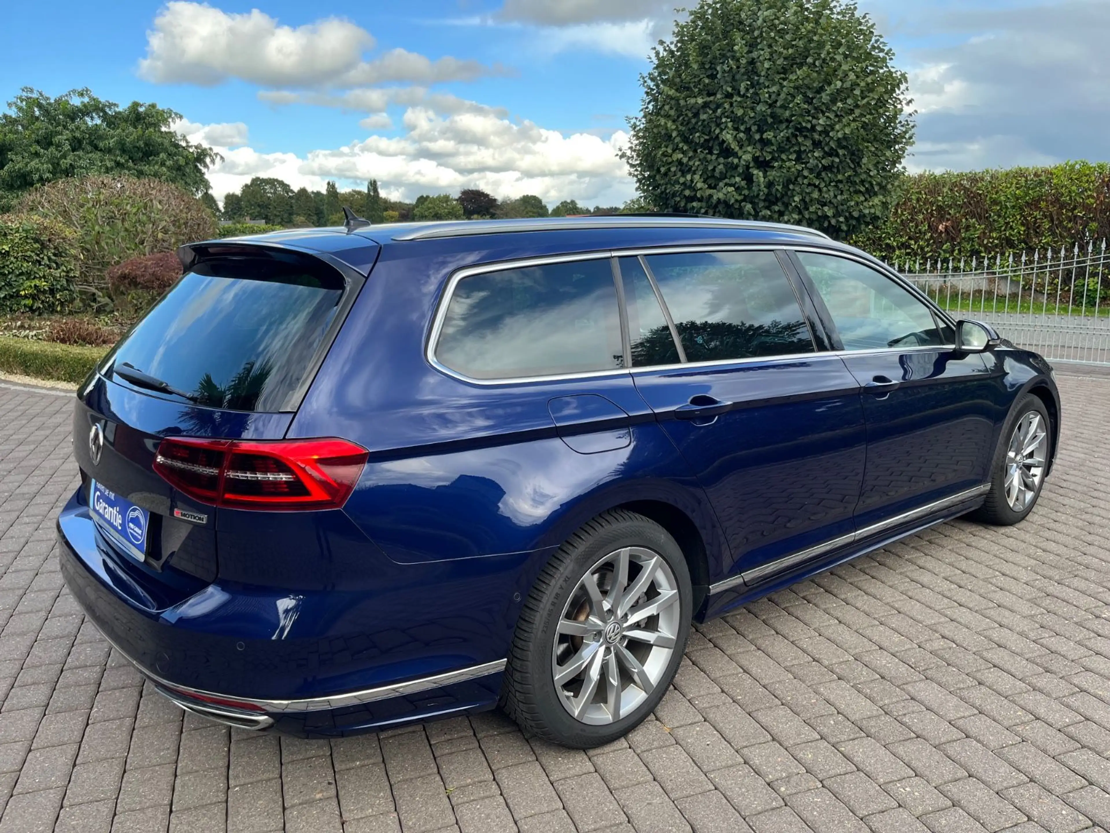 Volkswagen Passat Variant Passat V. High. 4Mot.(1.Hand+R Line+LED+Pan+Dyn) — photo 3