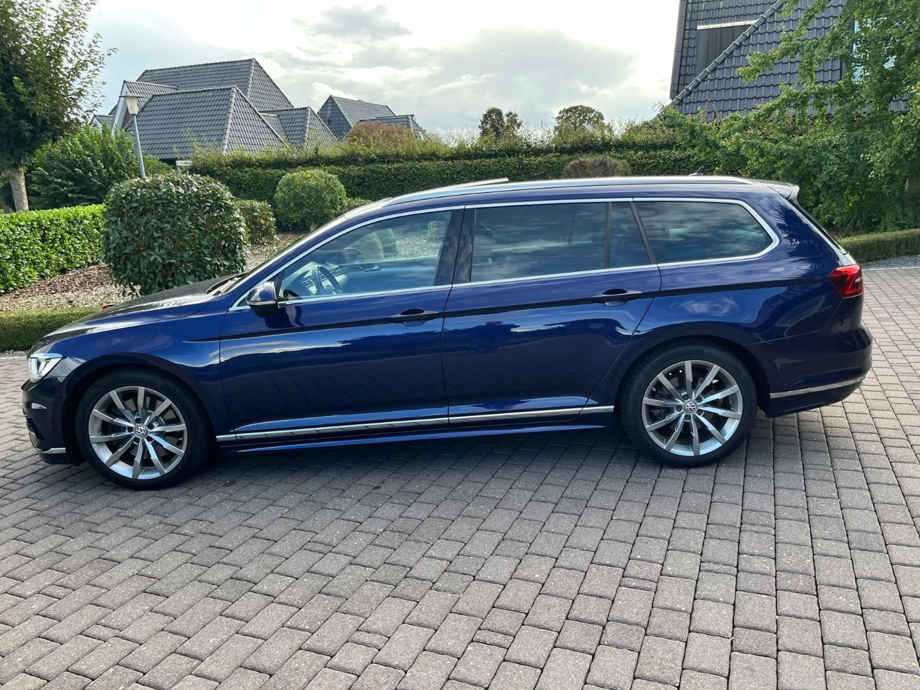 Volkswagen Passat Variant Passat V. High. 4Mot.(1.Hand+R Line+LED+Pan+Dyn) — photo 6