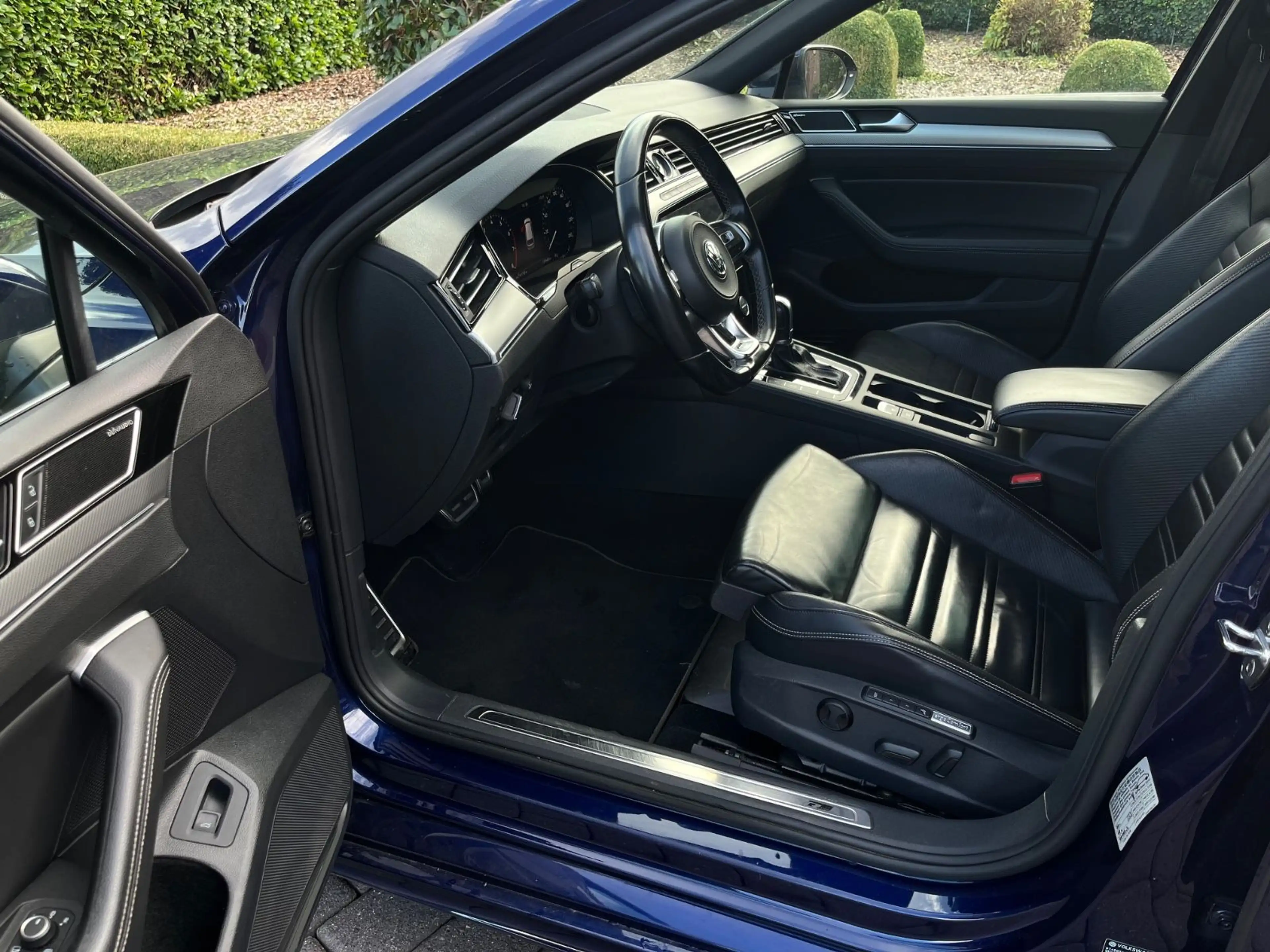 Volkswagen Passat Variant Passat V. High. 4Mot.(1.Hand+R Line+LED+Pan+Dyn) — photo 9