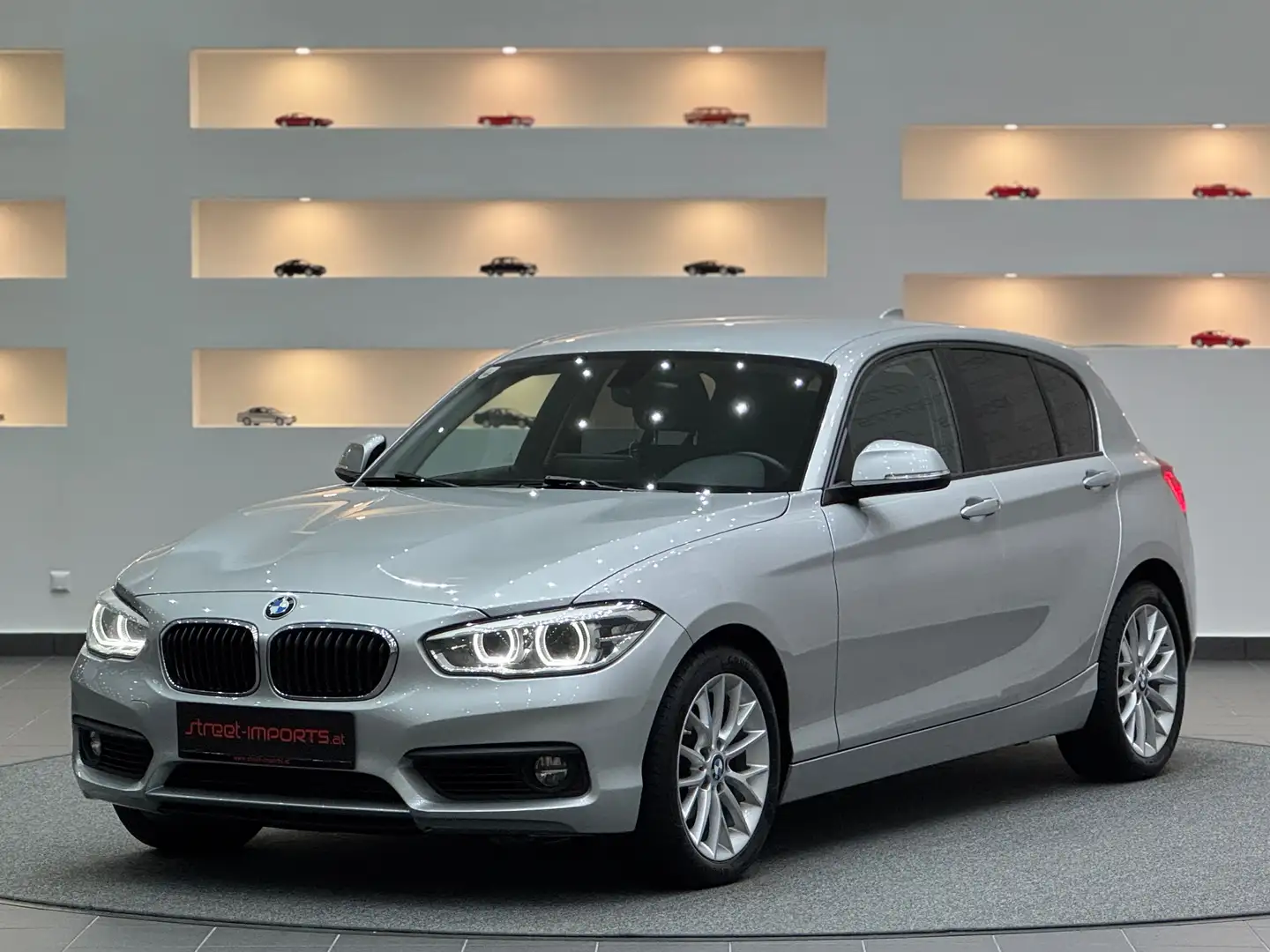 BMW 118 118 d *Xenon*AppleCarPlay*Kamera* Grau - 2