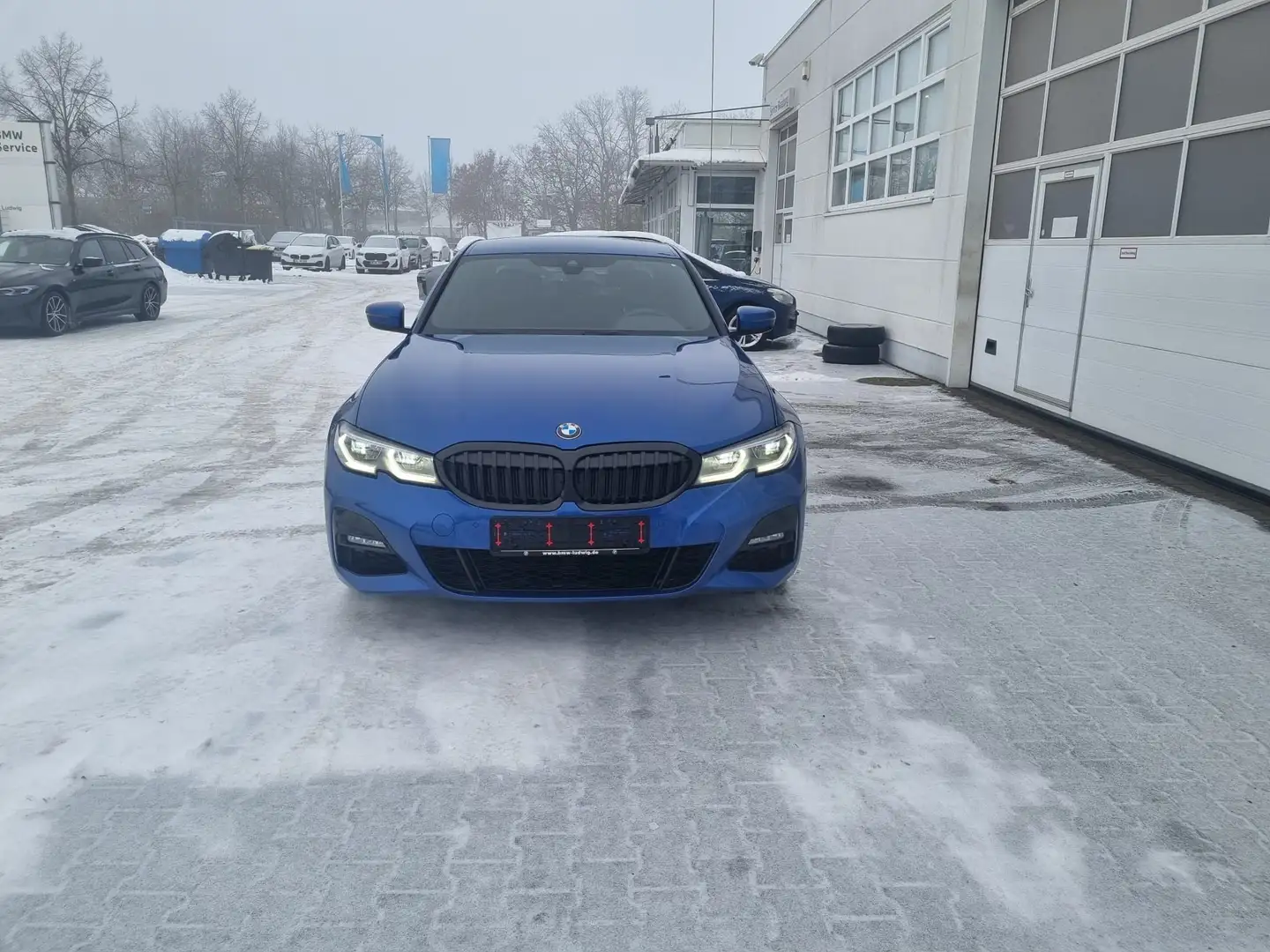 BMW 320 i Limousine M Sport HK HiFi DAB WLAN RFK Shz Blau - 2