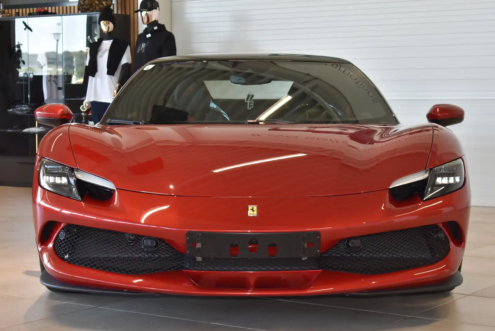 Ferrari 296 GTB Rot - 2