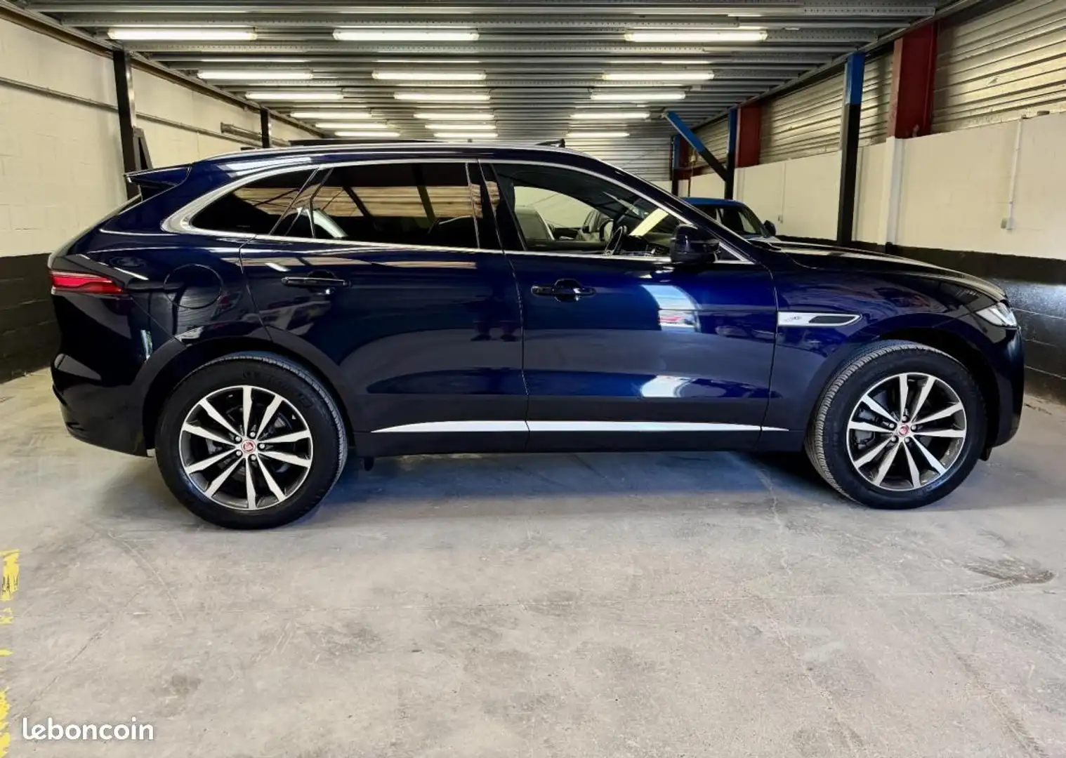 Jaguar F-Pace P400e P 400e Hybrid Rechargeable PHEV R-Dynamic SE BVA8 AWD 1e main Origine FR Blau - 2