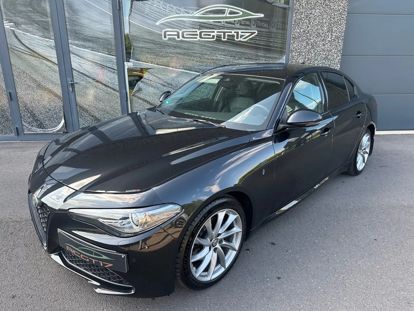 Alfa Romeo Giulia 2.2 MJD Sprint ATX 1ste Hand Top condition Noir - 1