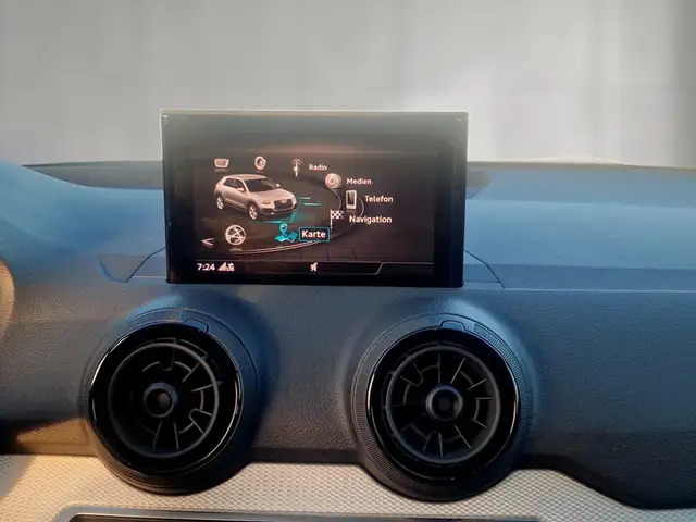 Audi Q2 view 12