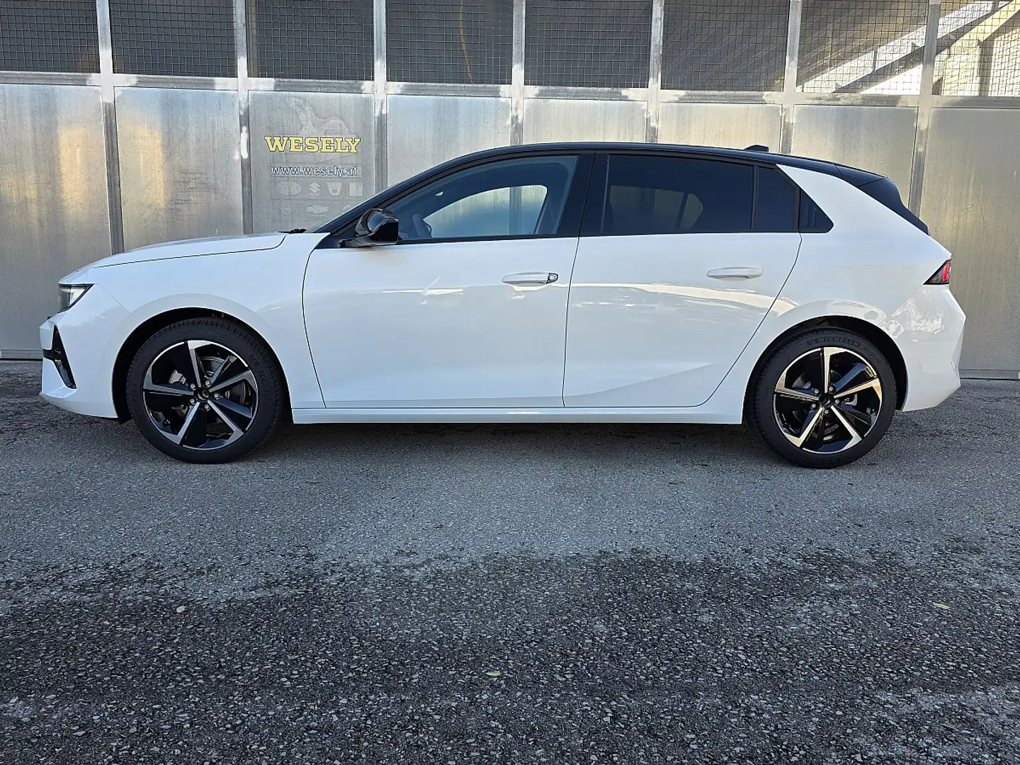 Opel Astra 1,2 Turbo GS Weiß - 2
