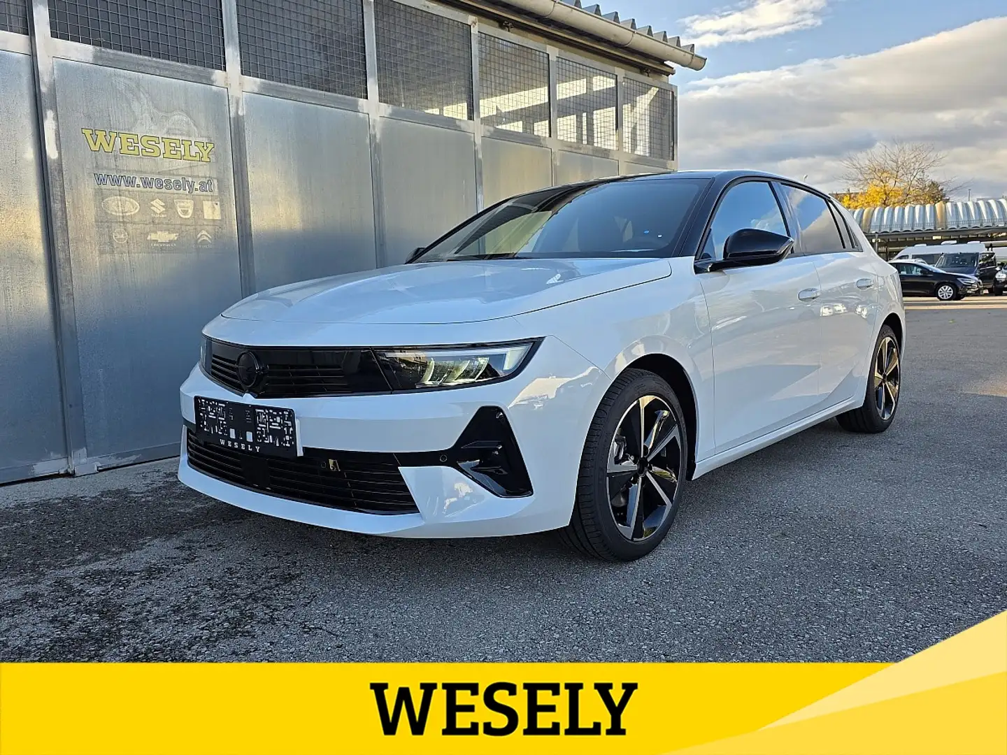 Opel Astra 1,2 Turbo GS Weiß - 1