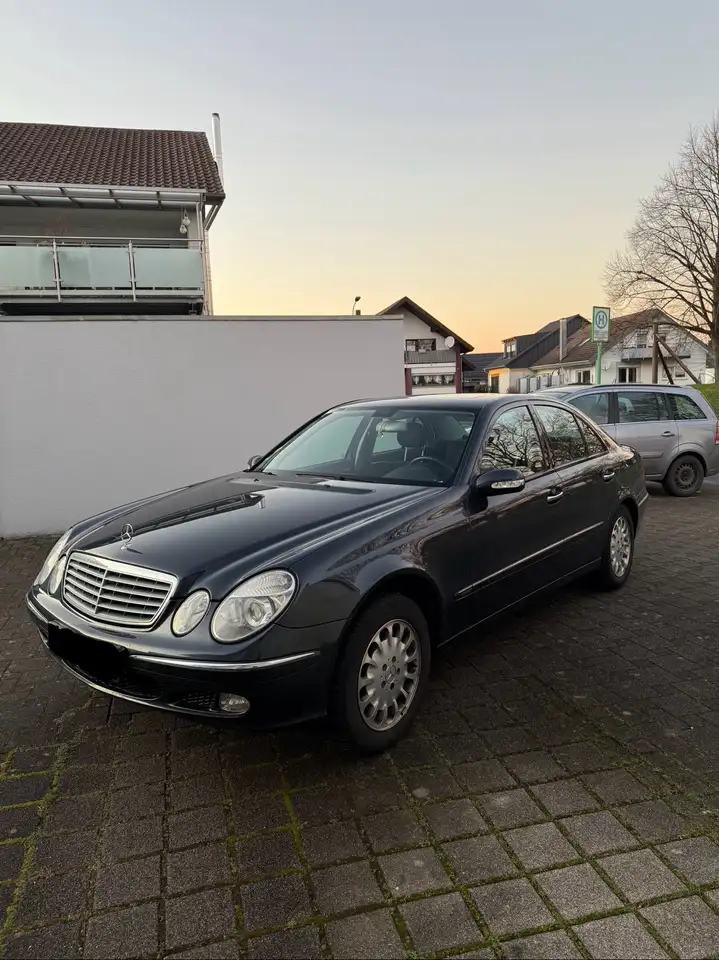 Mercedes-Benz E 240