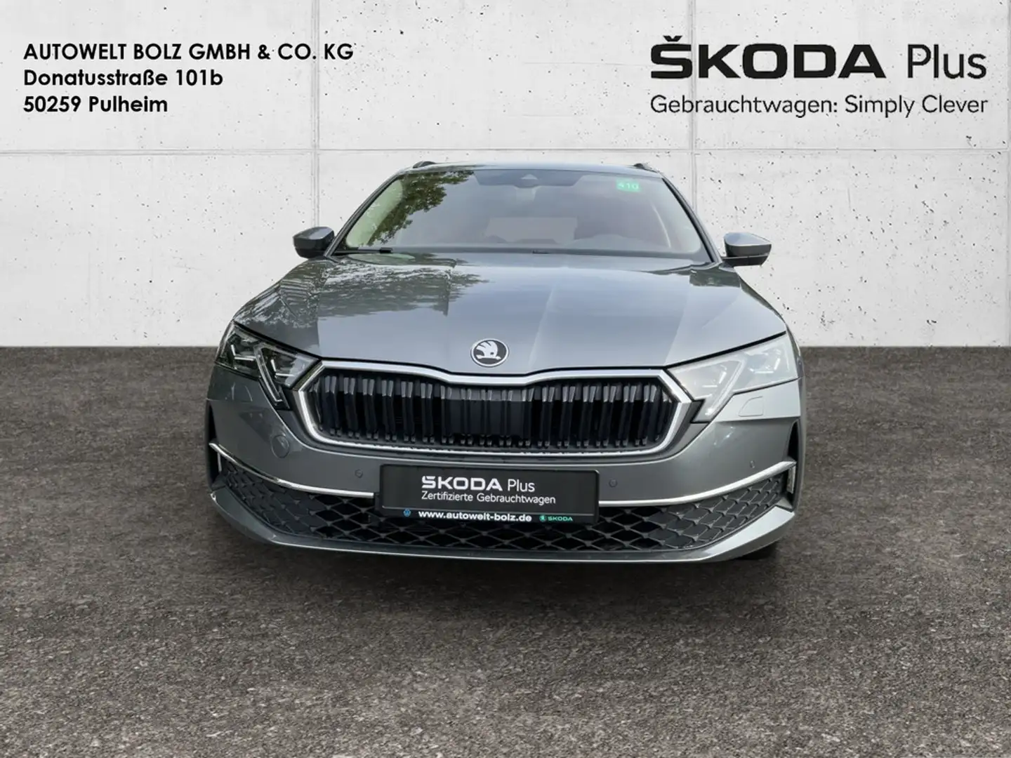 Skoda Octavia Combi 2.0 TDI Selection Navi Kamera Matr Grau - 2