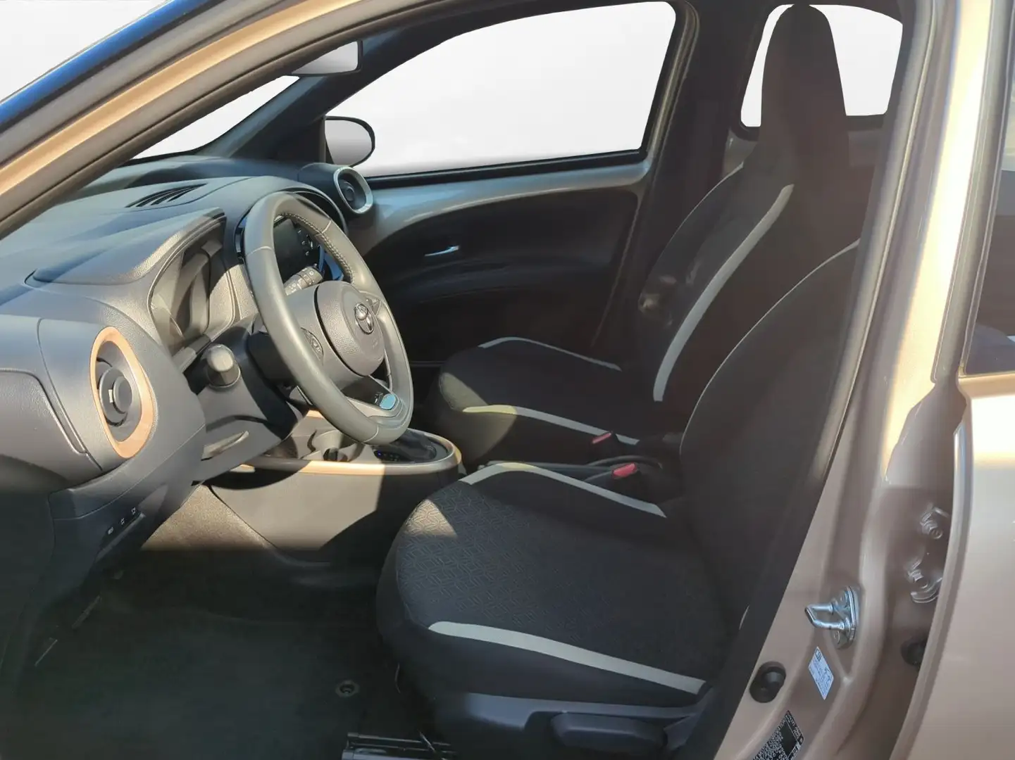 Toyota Aygo X 1.0 VVT-i Pulse Beige - 2